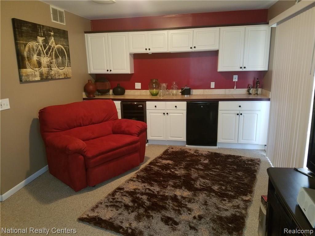 253 Oak Ridge Drive, Unit 44 Pontiac, MI 48341 - Photo 33 of 38