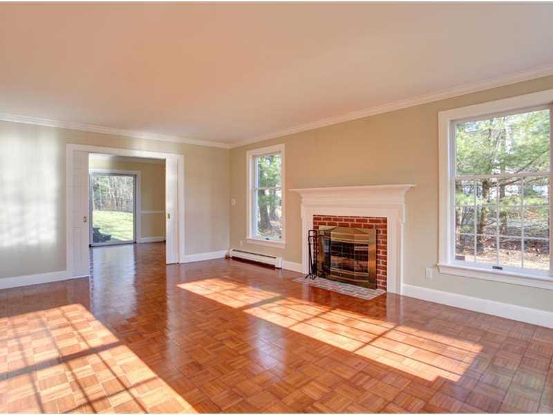6 Coveside Road Cumberland, ME 04110 - Photo 5 of 27 Living Room.