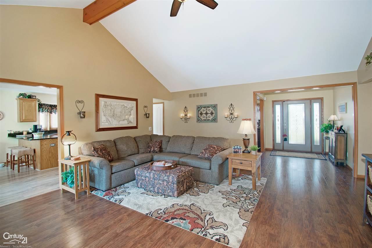 34349 Country Meadow Road New Baltimore, MI 48047 - Photo 5 of 37 Vaulted Cieling
