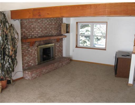330 Freedom Road Economy, PA 15042 - Photo 4 of 8 Living Room.