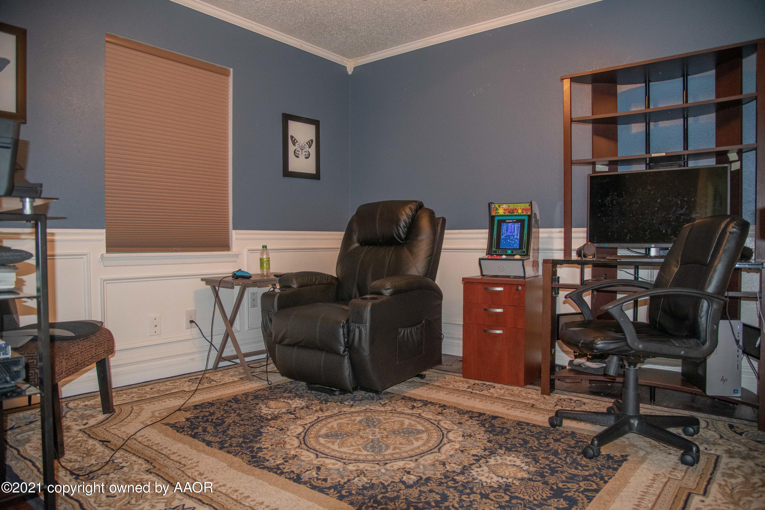 5101 South Austin Street Amarillo, TX 79110 - Photo 15 of 24 a living room with furniture and a flat screen tv
