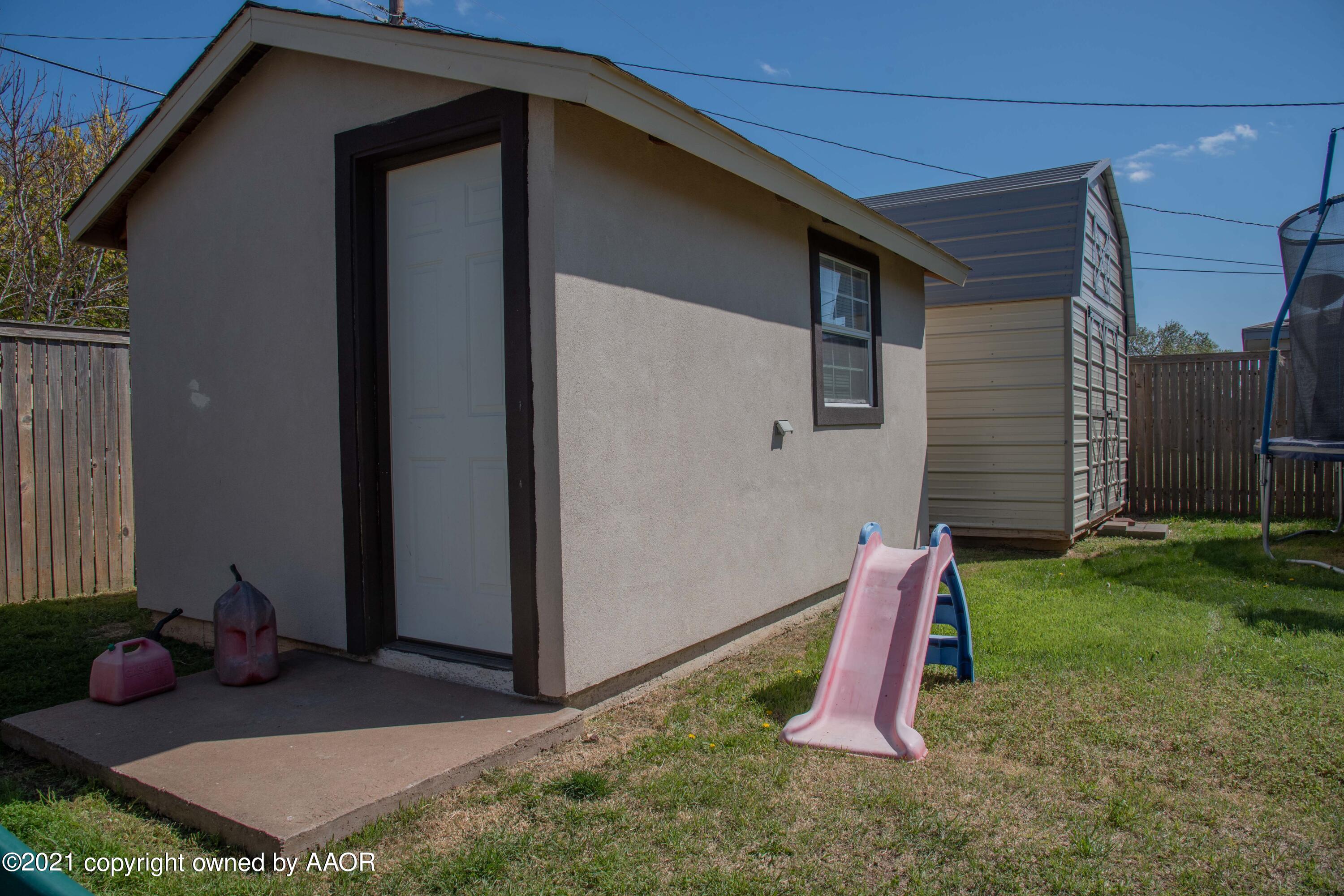 5101 South Austin Street Amarillo, TX 79110 - Photo 19 of 24 a backyard of a house with trampoline