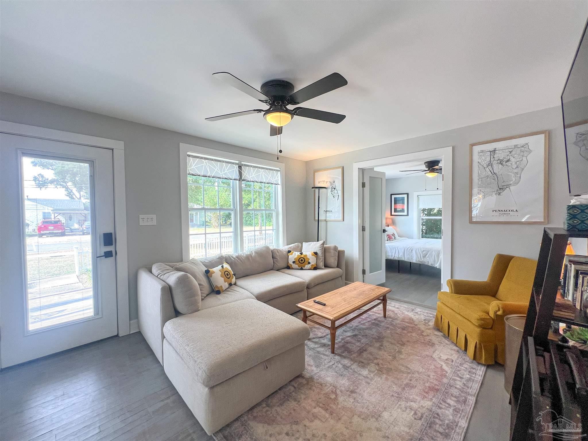 1315 Dexter Avenue Pensacola, FL 32507 - Photo 16 of 22 a living room with furniture and a large window