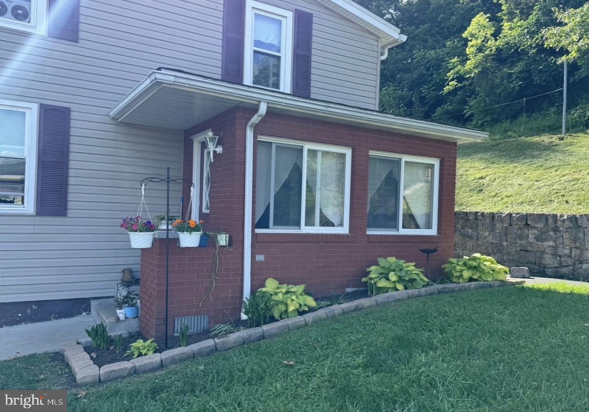 17211 Porter Road Southwest Frostburg, MD 21532 - Photo 6 of 34 a front view of a house with garden
