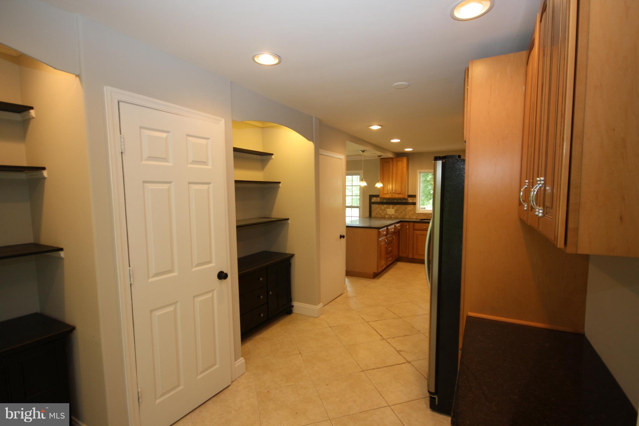 Huge Kitchen Area,, Workspace,, Pantry Area