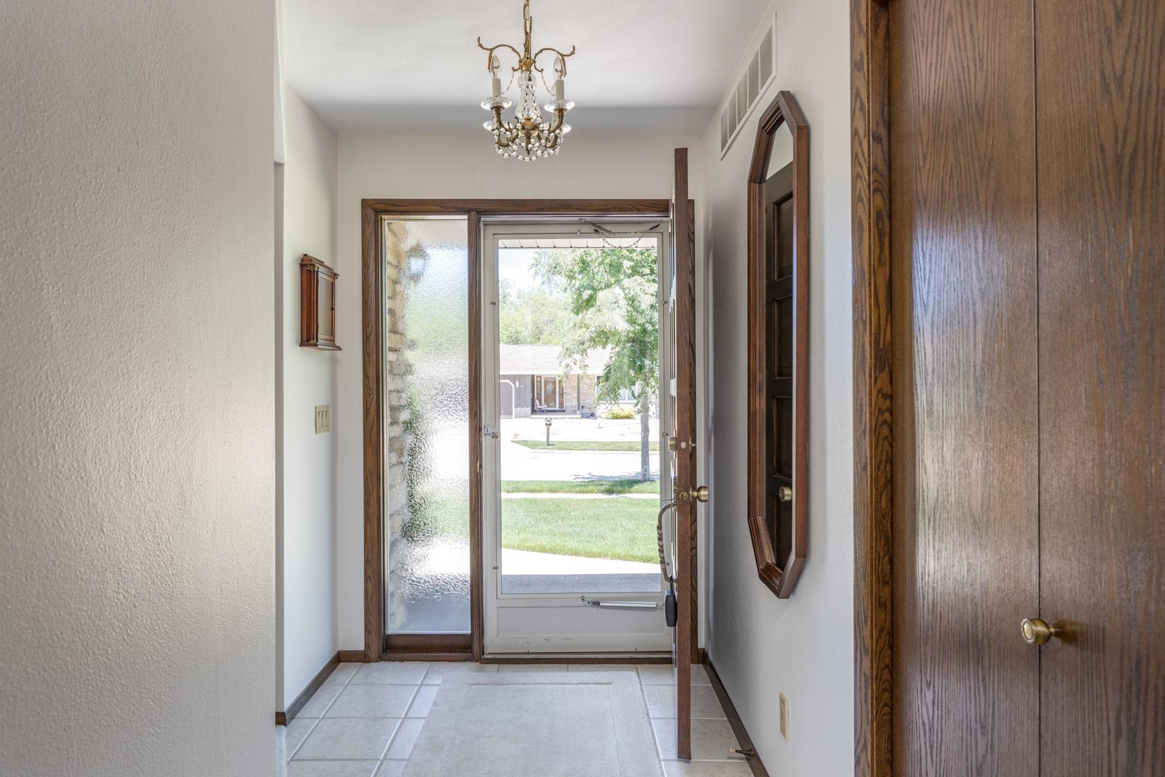 931 East Sunset Avenue Appleton, WI 54911 - Photo 4 of 25