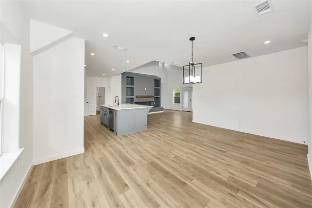 $2,990 | 2901 West Washington Street, Denison, TX 75020