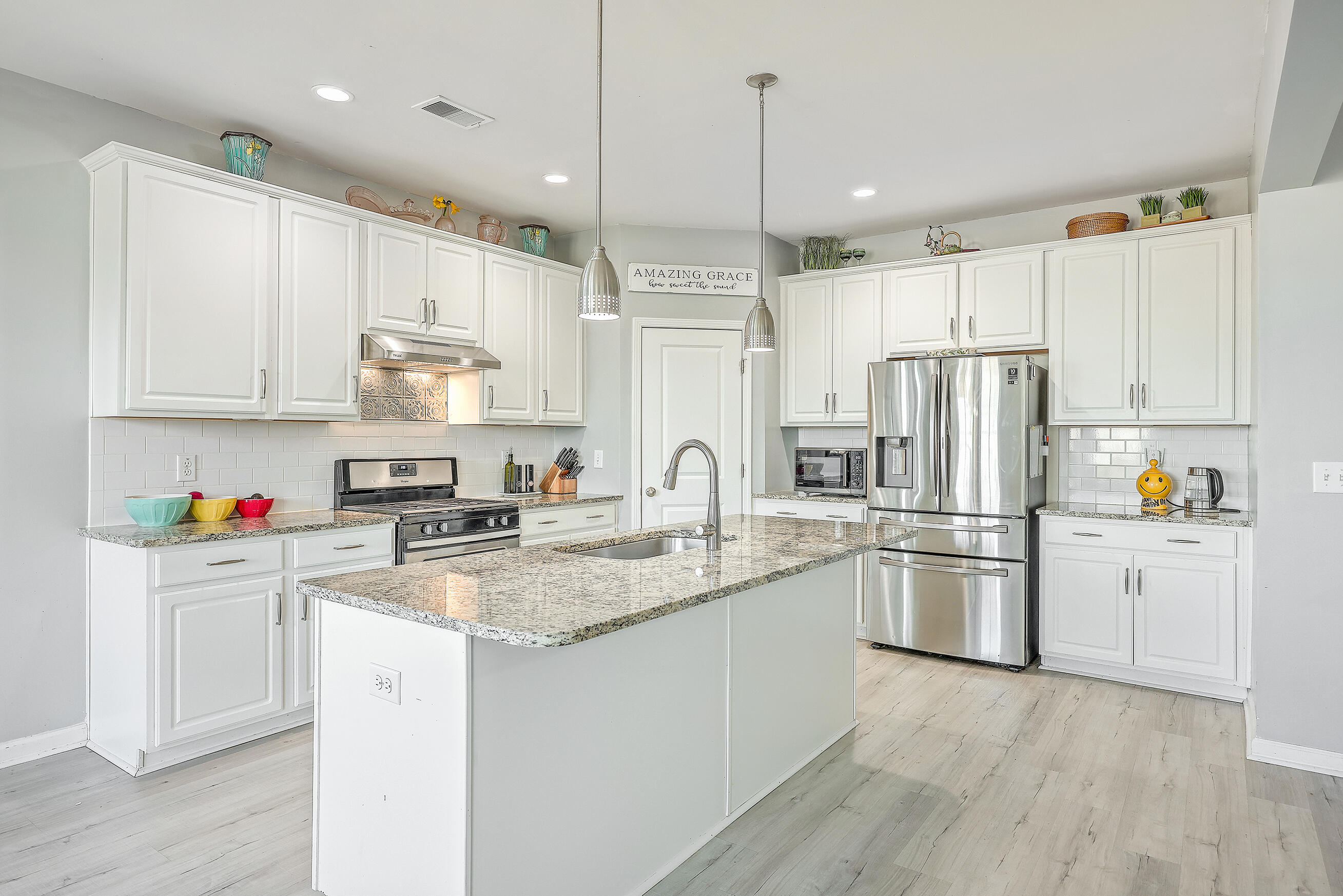 138 Oyama Road Summerville, SC 29486 - Photo 4 of 19 ZYN_6679_80_81_82_83_84_85
