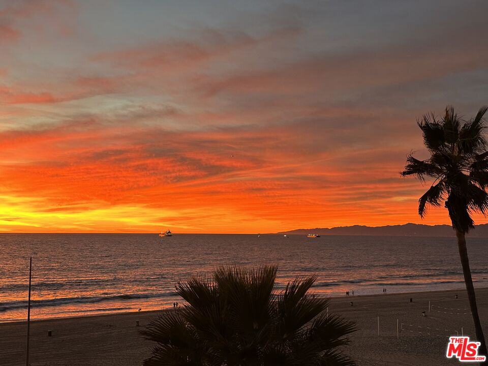 3616 The Strand, Unit C Manhattan Beach, CA 90266 - Photo 2 of 34