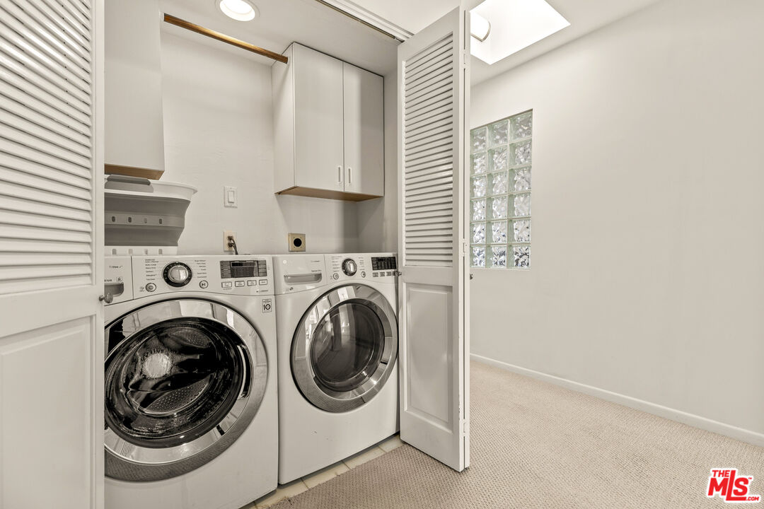 3616 The Strand, Unit C Manhattan Beach, CA 90266 - Photo 28 of 34 a view of a kitchen with washer and dryer
