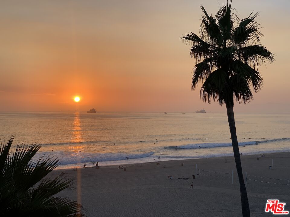 3616 The Strand, Unit C Manhattan Beach, CA 90266 - Photo 3 of 34 a view of an ocean and beach