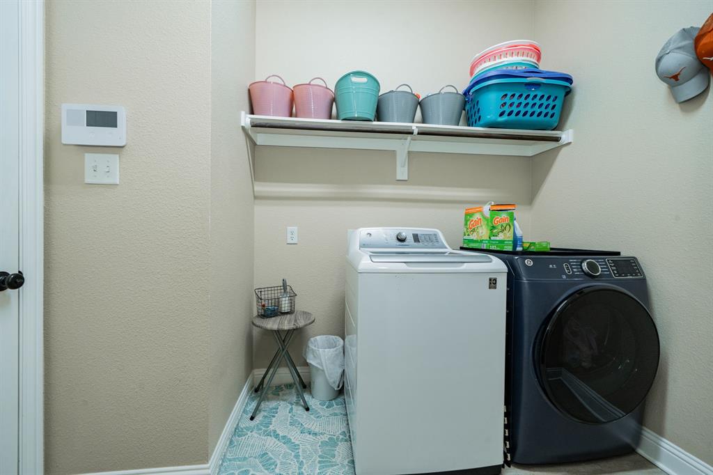 14176 Paterson Road Talty, TX 75126 - Photo 28 of 40 a utility room with dryer and washer