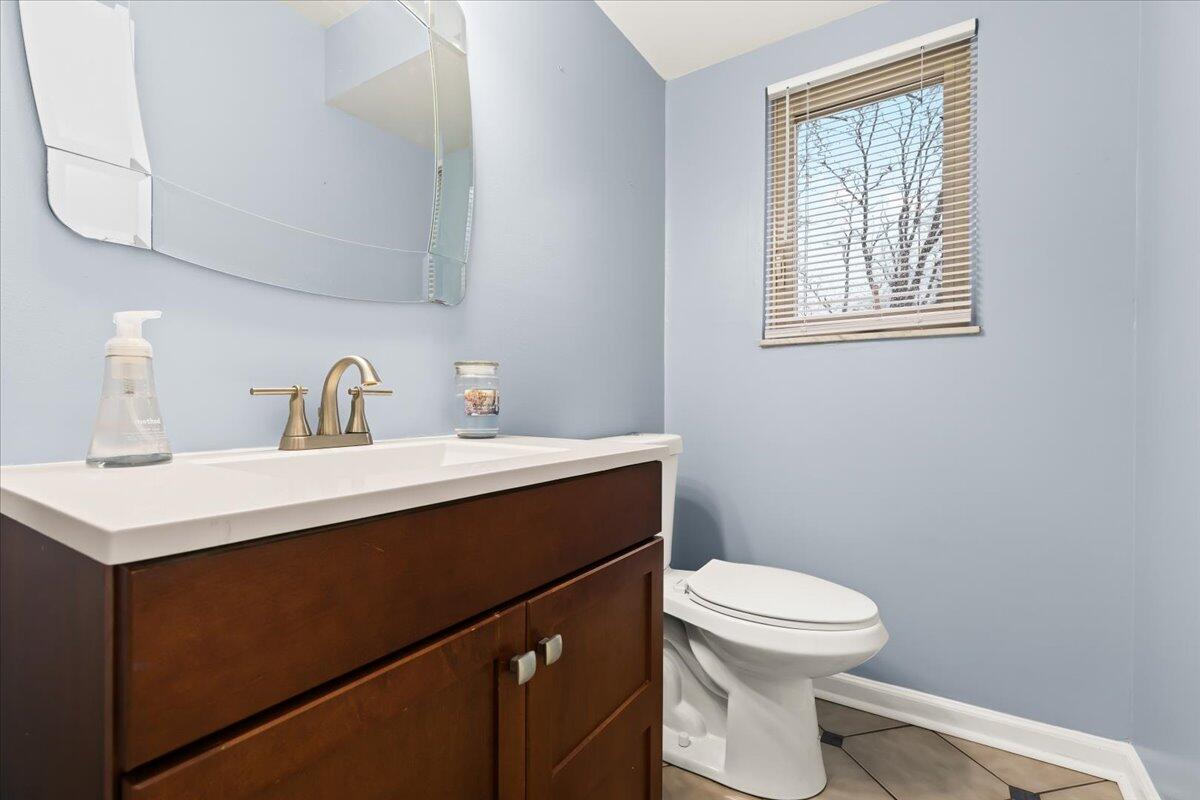 2894 Benstein Road Walled Lake, MI 48390 - Photo 25 of 33 1/2 bath