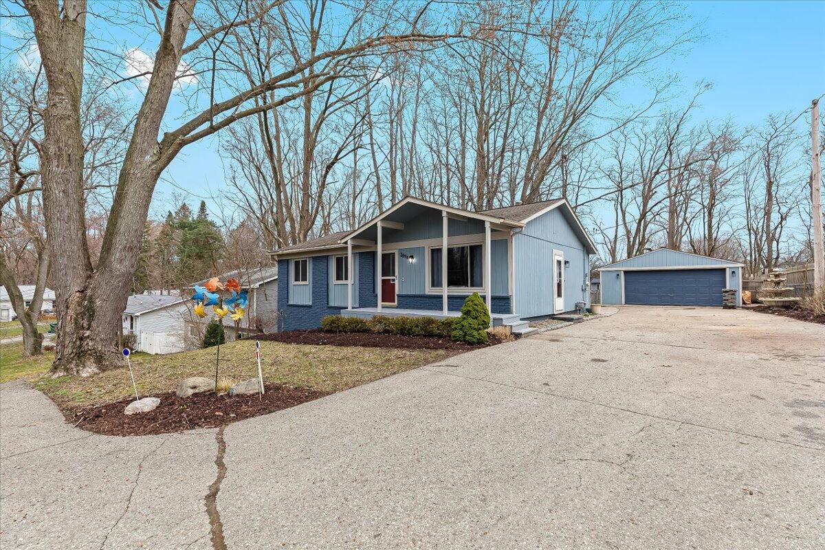 2894 Benstein Road Walled Lake, MI 48390 - Photo 3 of 33 945EF5CF-BB9F-4E06-9D90-17464373F32F