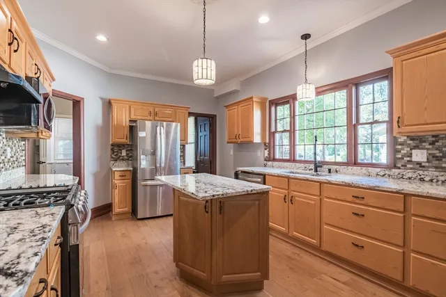 $429,000 | 288 St James Avenue, Springfield, MA 01109