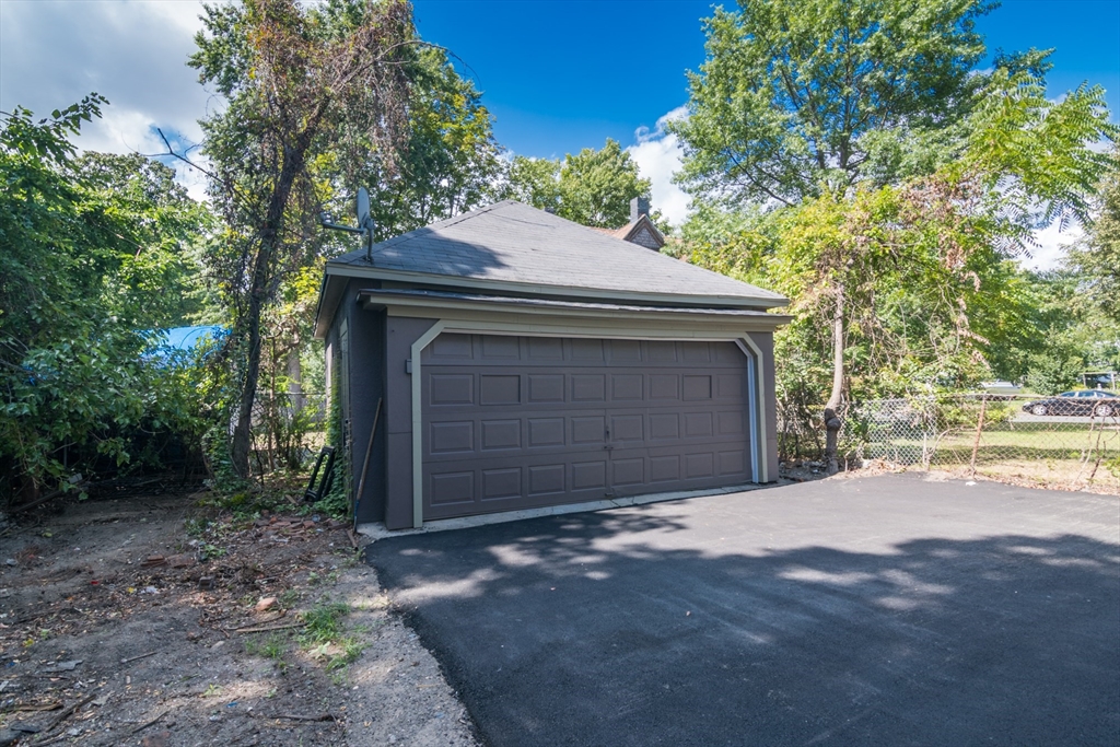 288 St James Avenue Springfield, MA 01109 - Photo 10 of 41