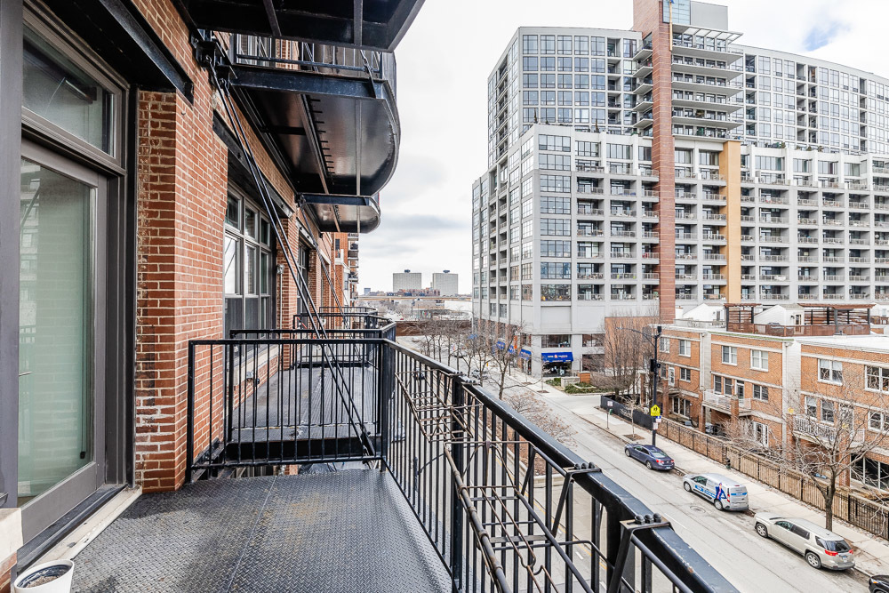 1503 South State Street, Unit 403 Chicago, IL 60605 - Photo 14 of 20 a view of balcony with city view
