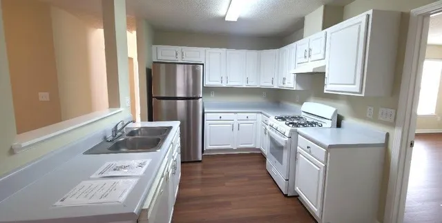 $1,995 | 4915 Lakebrooke Run, Stone Mountain, GA 30087