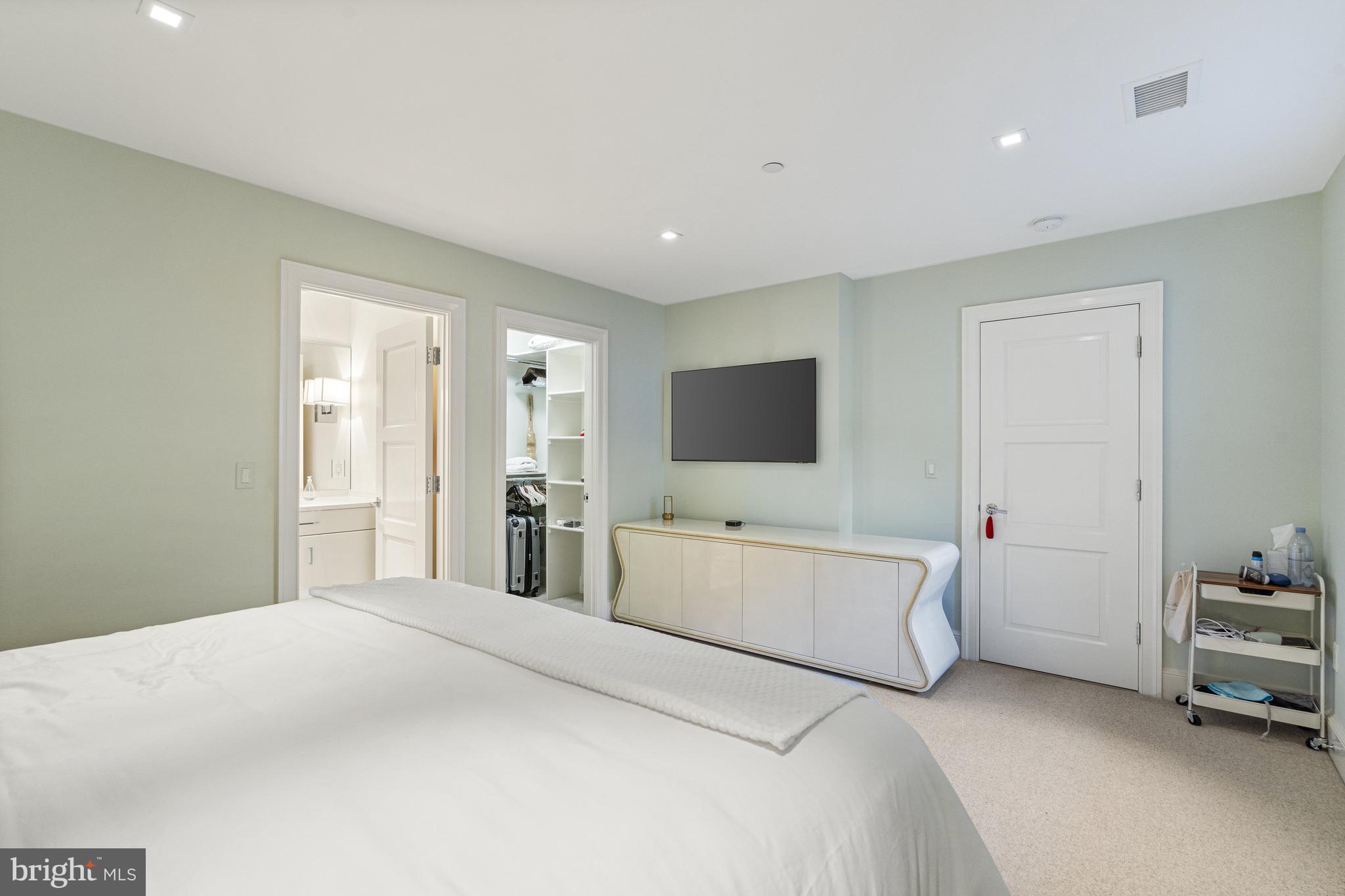 2109 Dunmore Lane Washington, DC 20007 - Photo 77 of 92