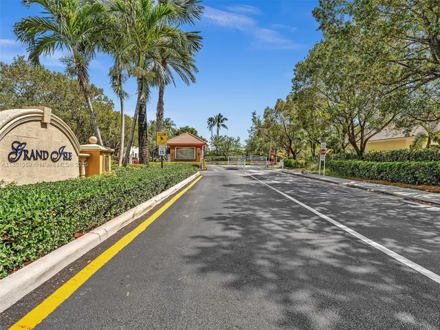 a view of a sign of a park next to a road