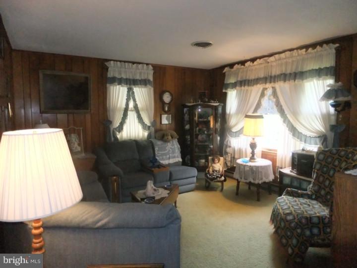 102 Chance Road Clayton, DE 19938 - Photo 2 of 11 Living Room