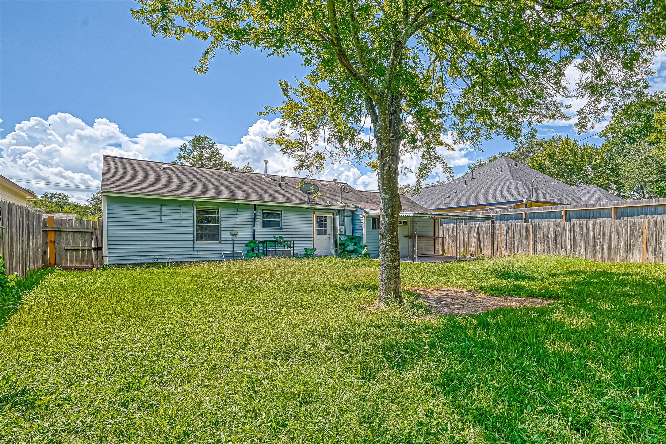 4821 Alvin Street Houston, TX 77033 - Photo 15 of 15 a house view with a garden space
