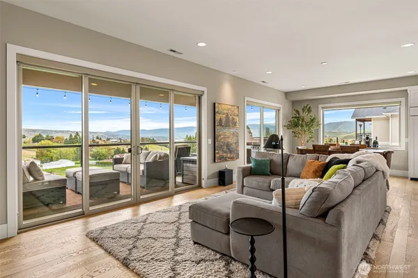 $1,399,000 | 854 Autumn Crest Drive, Wenatchee, WA 98801