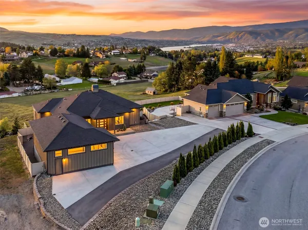 $1,399,000 | 854 Autumn Crest Drive, Wenatchee, WA 98801