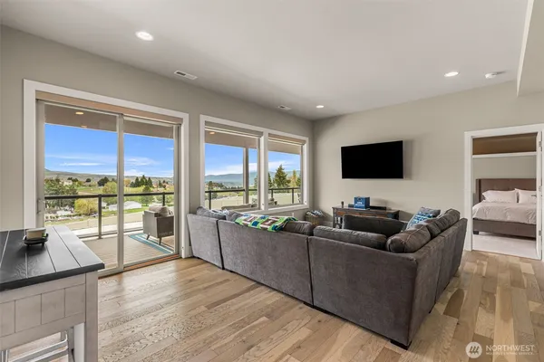 $1,399,000 | 854 Autumn Crest Drive, Wenatchee, WA 98801