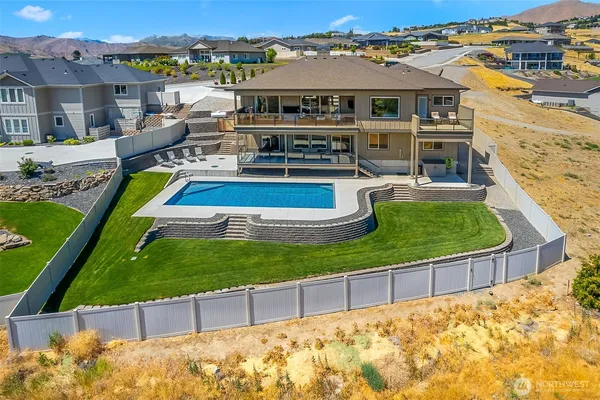 $1,399,000 | 854 Autumn Crest Drive, Wenatchee, WA 98801