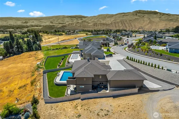 $1,399,000 | 854 Autumn Crest Drive, Wenatchee, WA 98801
