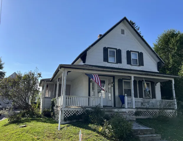 $350,000 | 84 Pleasant Street, Rockland, ME 04841