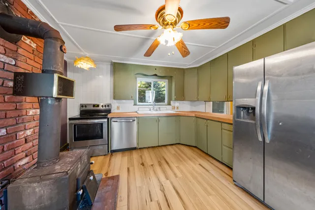 $350,000 | 84 Pleasant Street, Rockland, ME 04841