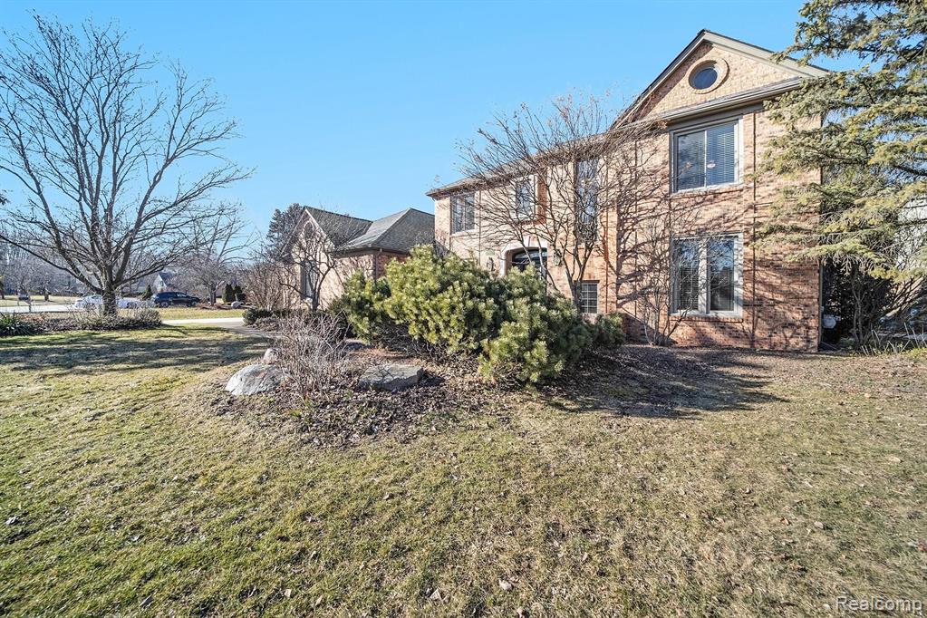 3650 Summit Ridge Drive Rochester Hills, MI 48306 - Photo 2 of 42
