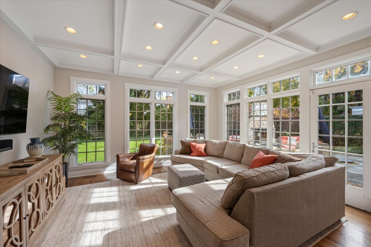 1024 Pontiac Road Wilmette, IL 60091 - Photo 11 of 33