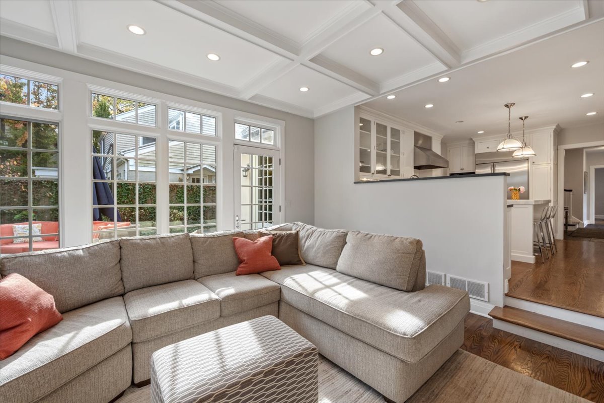 1024 Pontiac Road Wilmette, IL 60091 - Photo 12 of 33