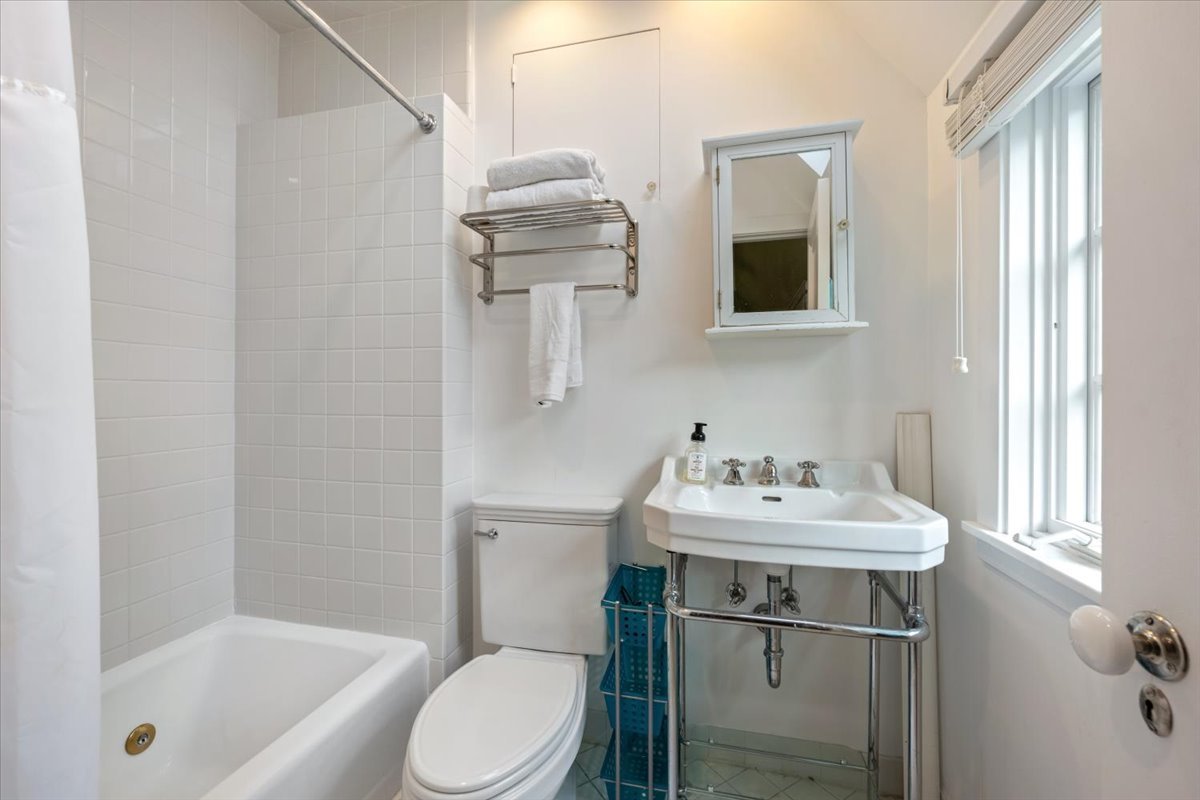 1024 Pontiac Road Wilmette, IL 60091 - Photo 22 of 33