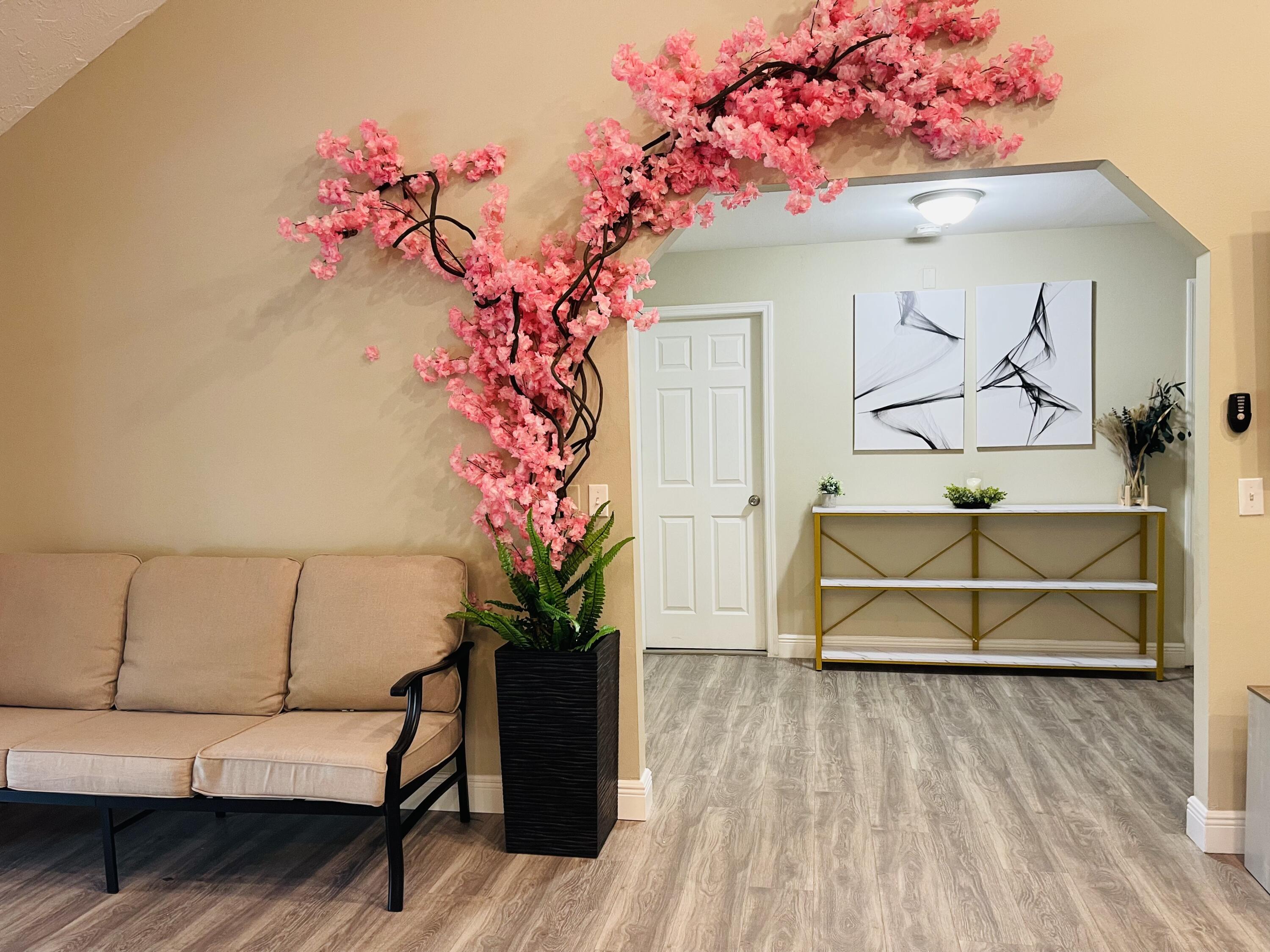 9296 166th Way North Jupiter, FL 33478 - Photo 14 of 31 a living room with furniture and flowers