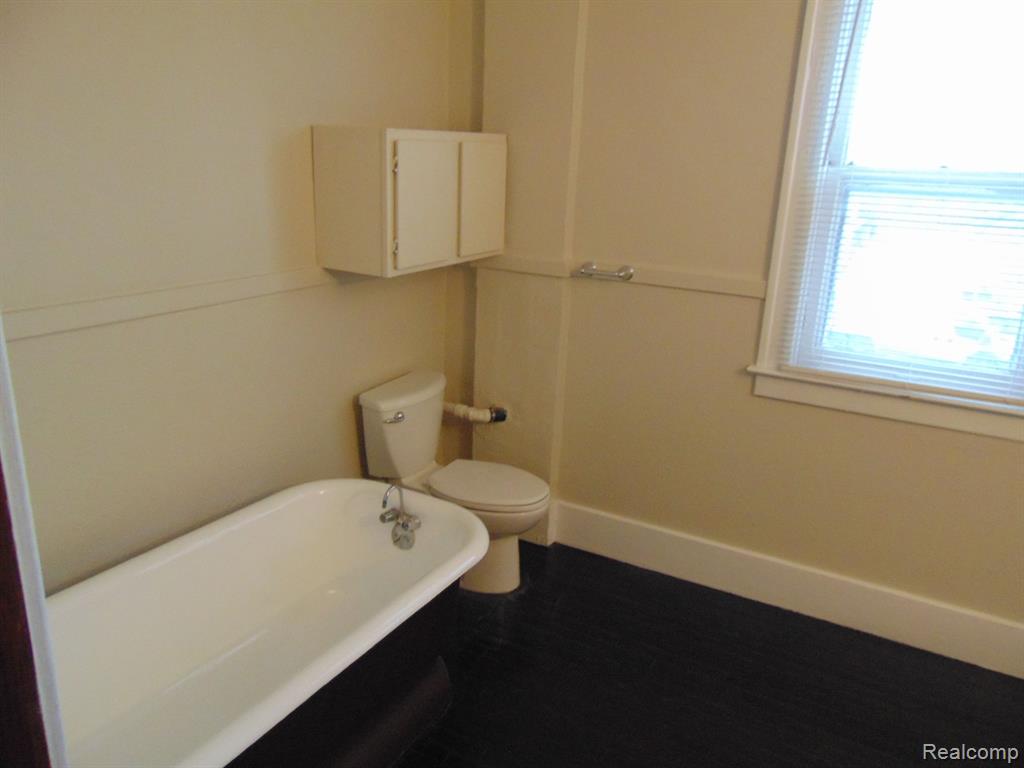 15350 East 10 Mile Road, Unit 2 Eastpointe, MI 48021 - Photo 7 of 9