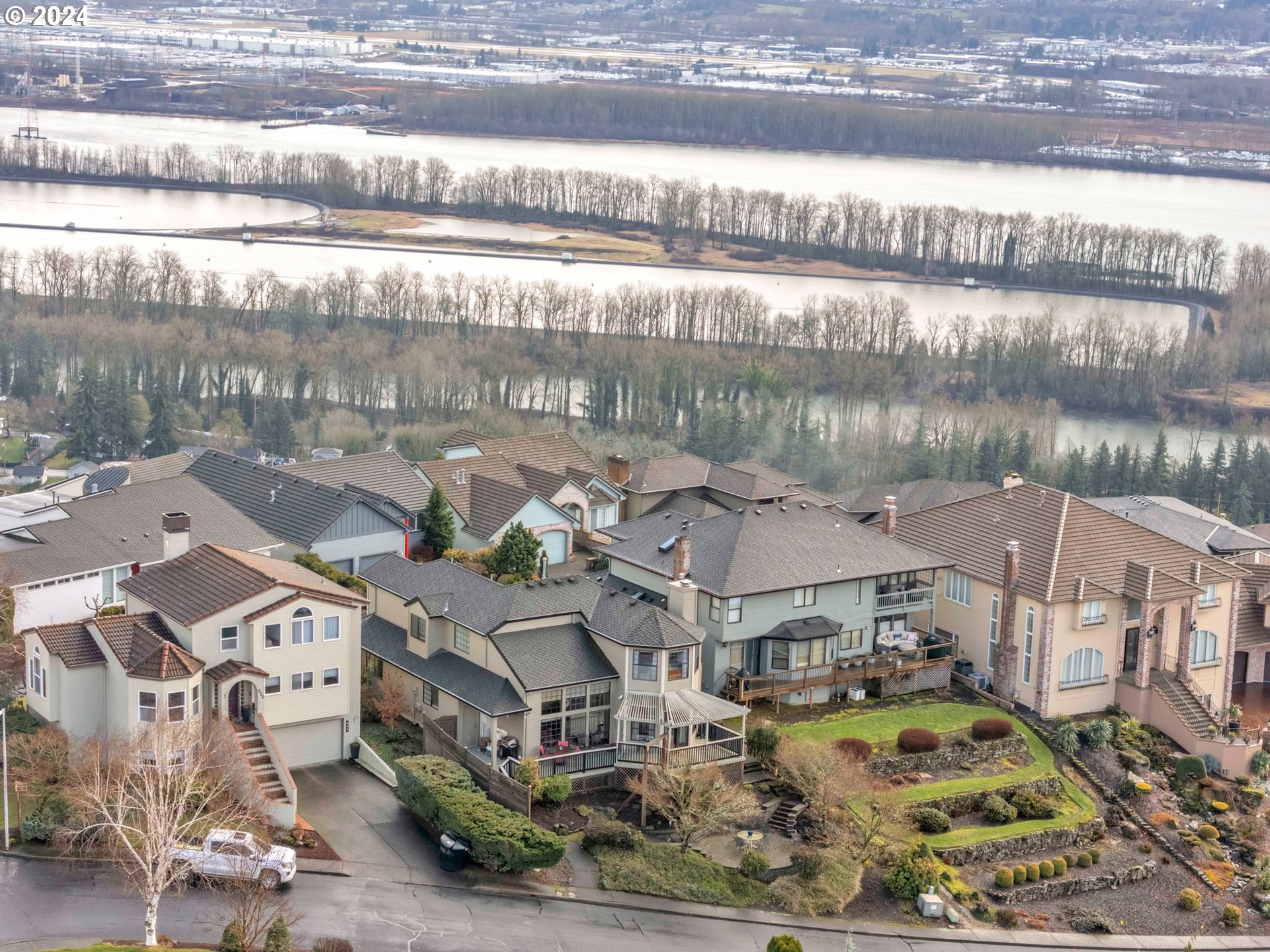 635 Northwest View Ridge Lane Camas, WA 98607 - Photo 3 of 31 Gallery Image 3