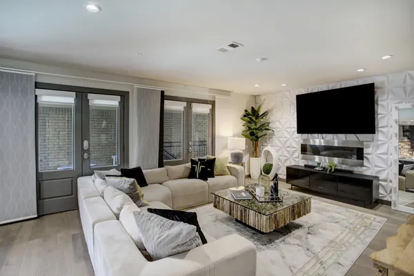 $3,125 | 1410 Hyde Park Boulevard, Unit 212, Houston, TX 77006