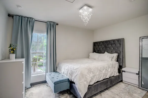 $3,125 | 1410 Hyde Park Boulevard, Unit 212, Houston, TX 77006