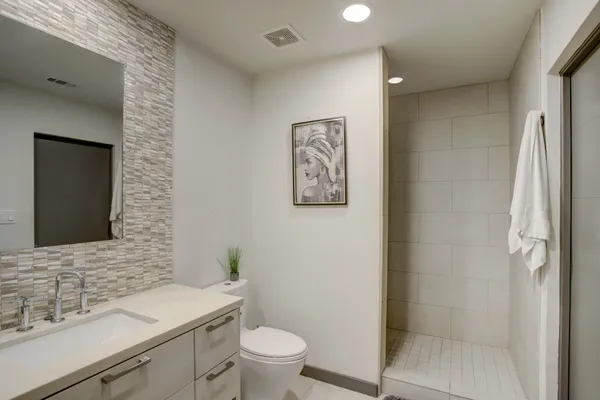 $3,125 | 1410 Hyde Park Boulevard, Unit 212, Houston, TX 77006