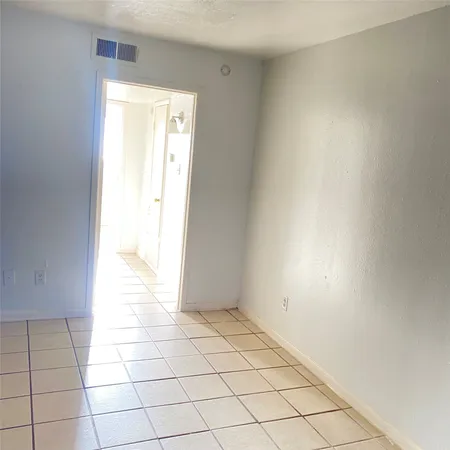 $900 | 5704 Edgemoor Drive, Unit 31, Houston, TX 77081