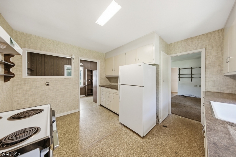 205 Glen Road Sparta, NJ 07871 - Photo 8 of 33 Gallery Image 8