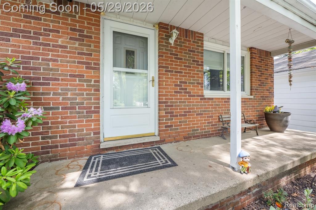 588 Illinois Street Howell, MI 48843 - Photo 2 of 25