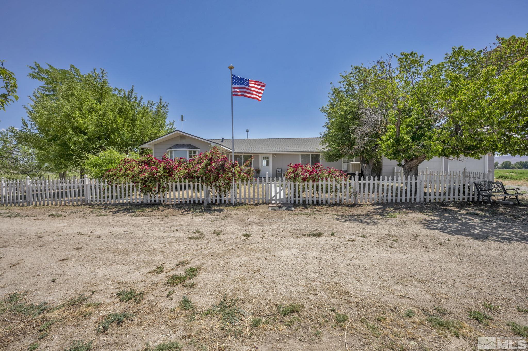 95 East Hwy 95a Yerington, NV 89447 - Photo 2 of 35 a front view of a house with a yard