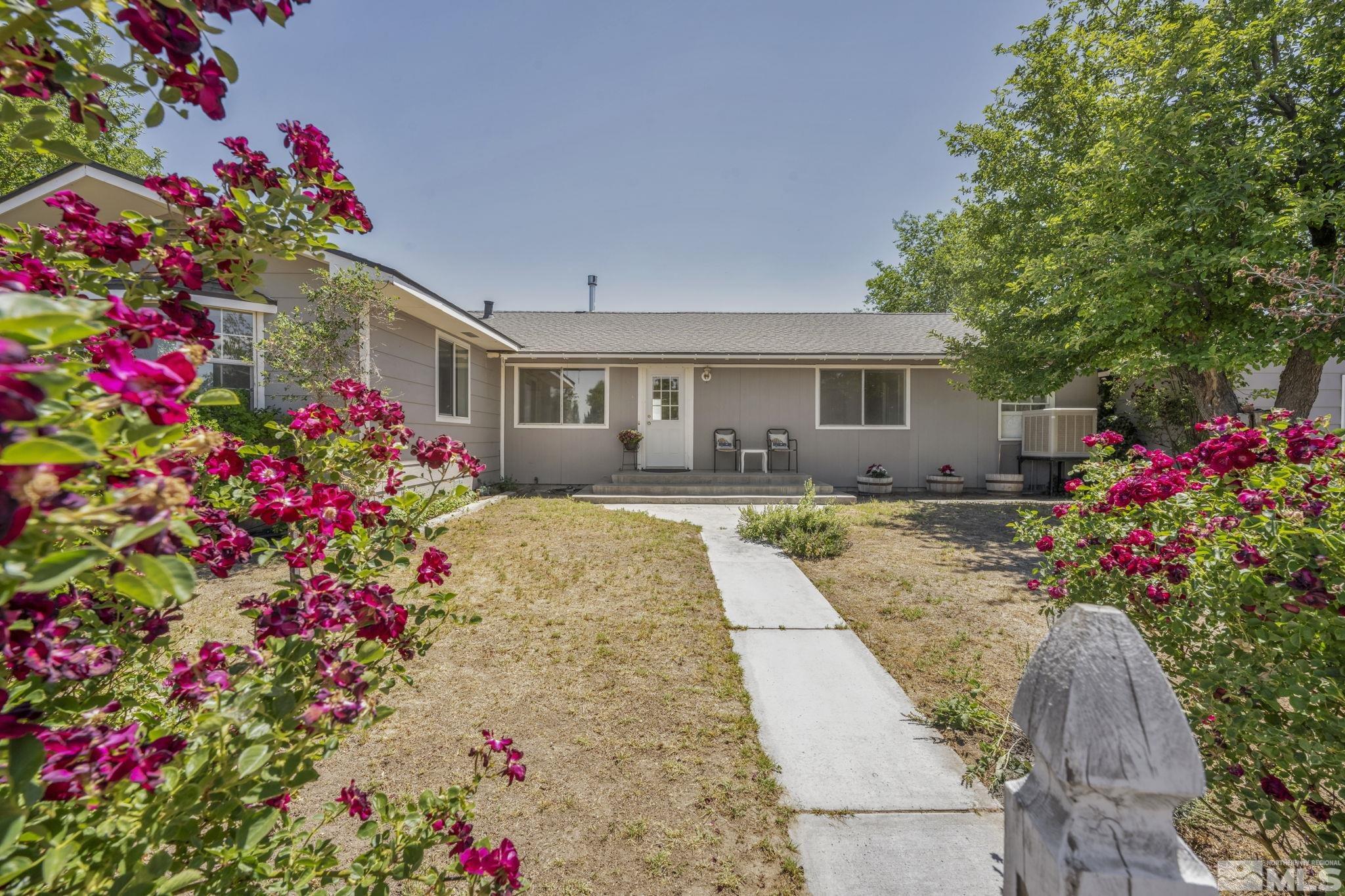 95 East Hwy 95a Yerington, NV 89447 - Photo 4 of 35 a front view of a house