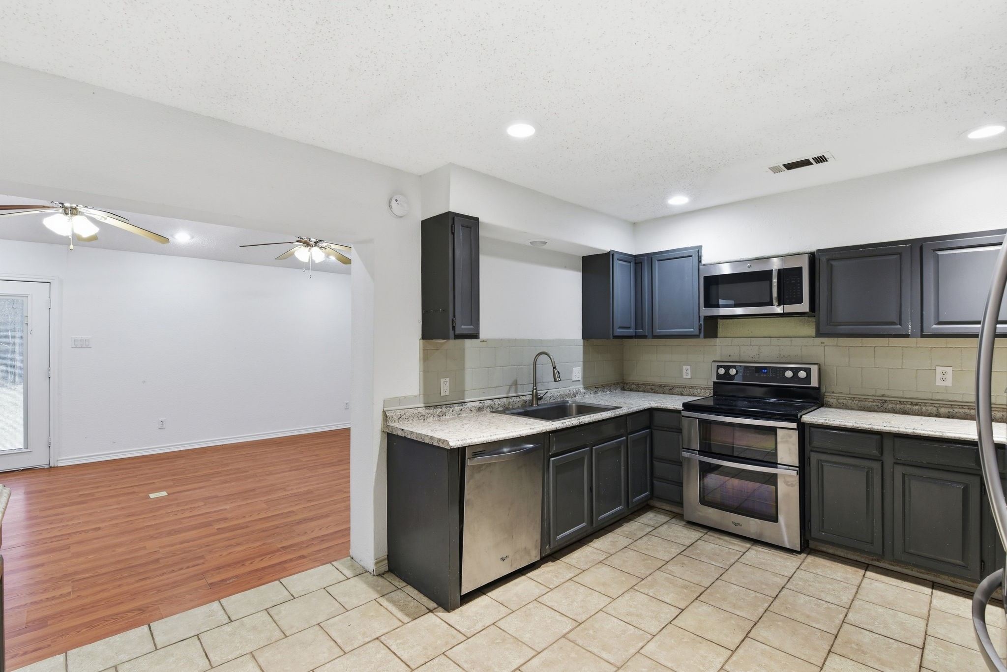 402 Anderson Road Livingston, TX 77351 - Photo 12 of 49