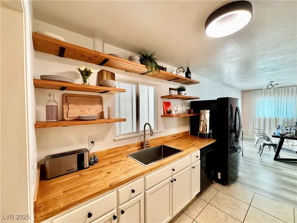 $2,750 | 1921 Sombrero Drive, Las Vegas, NV 89169